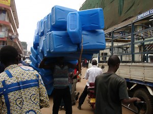 09_05_Kampala_carrying_1