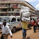 09_05_Kampala_carrying_2