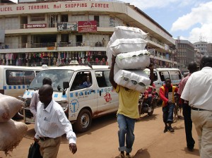 09_05_Kampala_carrying_2