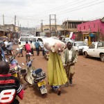 09_05_Kampala_carrying_3