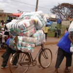 09_05_Kampala_carrying_4