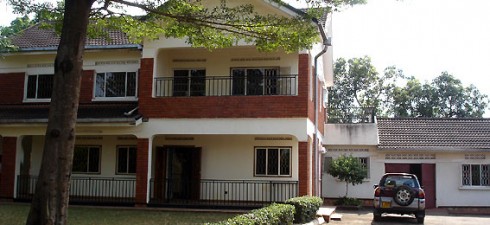Man kann in Uganda eigentlich ganz gut leben, falls man es schafft, irgendwie mit seinem Gewissen ins Reine zu kommen. Das heisst, man muss die […]